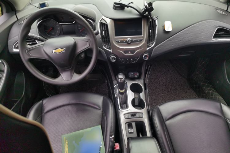 Used Chevrolet Cruze 2018 320 Automatic Pioneer Sunroof Edition Center Console
