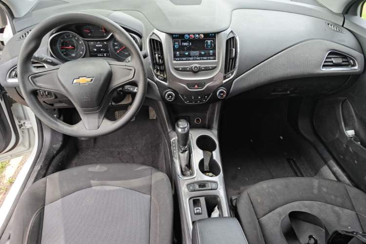 Used Chevrolet Cruze 2018 320 Automatic Pioneer Sunroof Edition Center Console