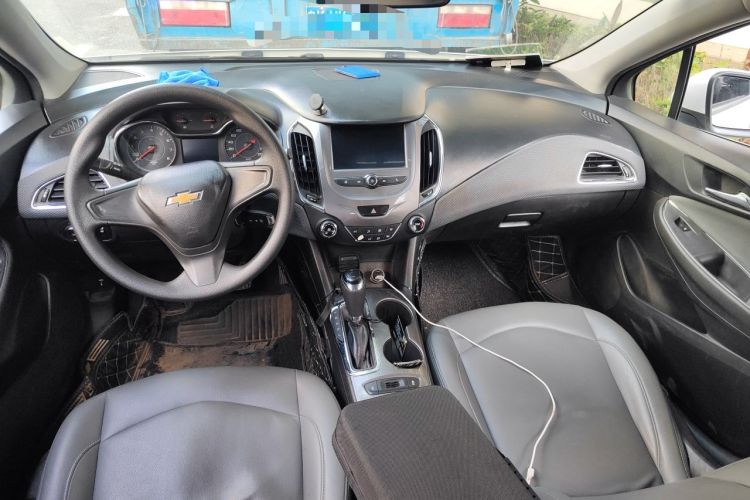 Used Chevrolet Cruze 2018 320 Automatic Pioneer Sunroof Edition Center Console