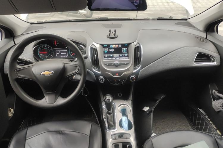 Used Chevrolet Cruze 2018 320 Automatic Pioneer Sunroof Edition Center Console