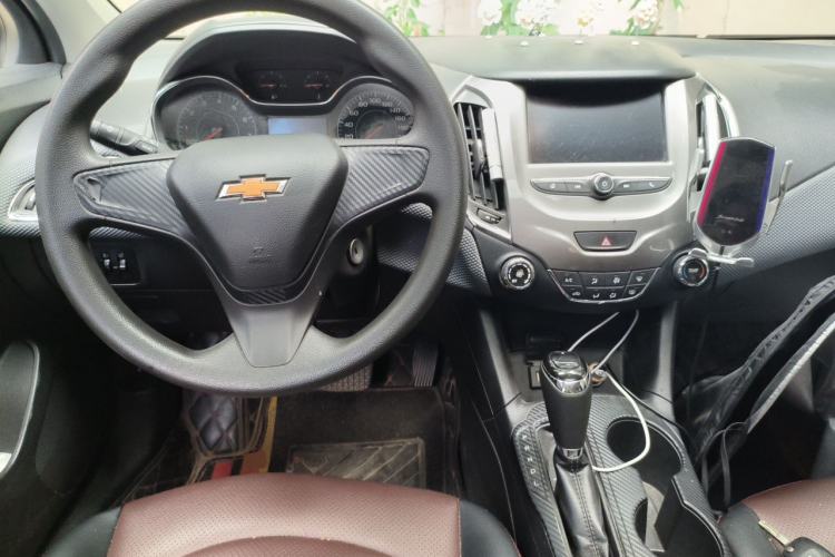 Used Chevrolet Cruze 2018 Hatchback 320 Automatic Pioneer Sunroof Edition Center Console