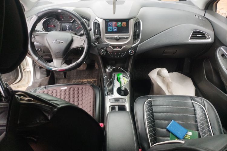 Used Chevrolet Cruze 2018 320 Automatic Pioneer Sunroof Edition Center Console