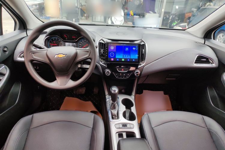 Used Chevrolet Cruze 2018 320 Automatic Pioneer Sunroof Edition Center Console