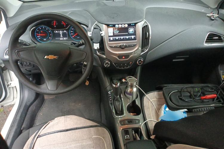 Used Chevrolet Cruze 2018 320 Automatic Pioneer Sunroof Edition Center Console