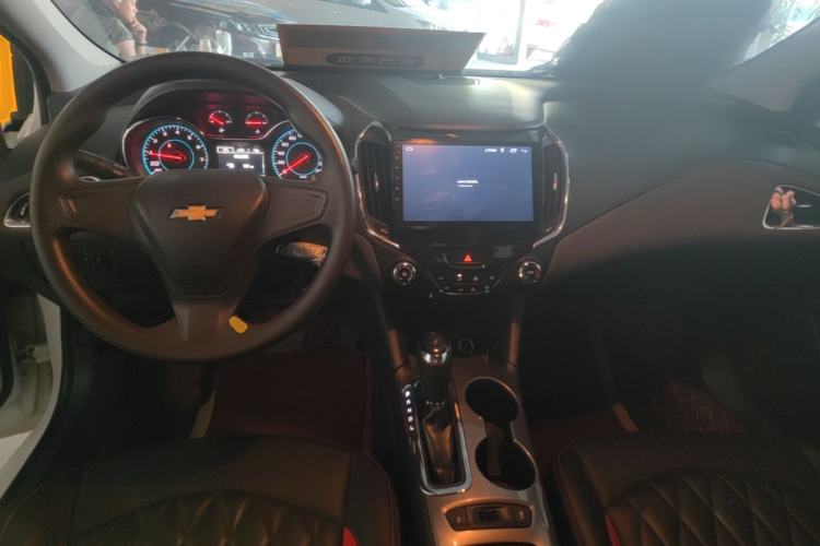 Used Chevrolet Cruze 2018 320 Automatic Pioneer Sunroof Edition Center Console