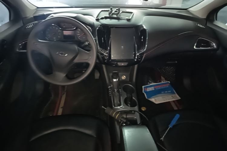 Used Chevrolet Cruze 2018 Redline 320 Automatic Pioneer Edition Center Console