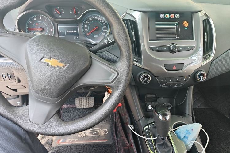 Used Chevrolet Cruze 2018 320 Automatic Pioneer Sunroof Edition Center Console