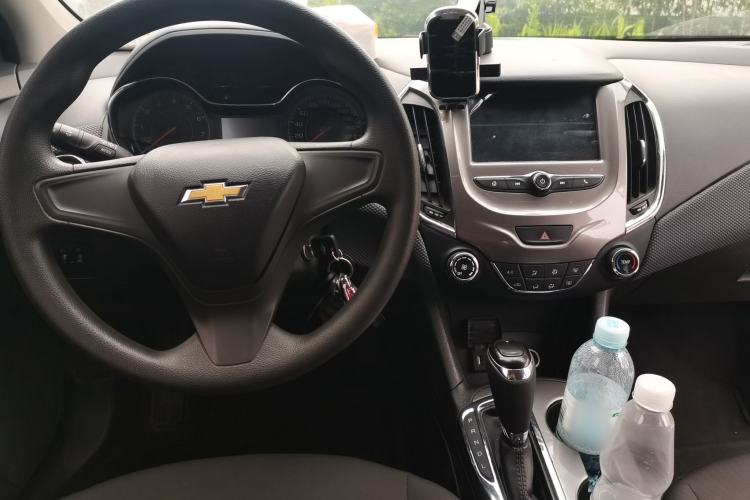 Used Chevrolet Cruze 2018 Hatchback 320 Automatic Pioneer Sunroof Edition Center Console