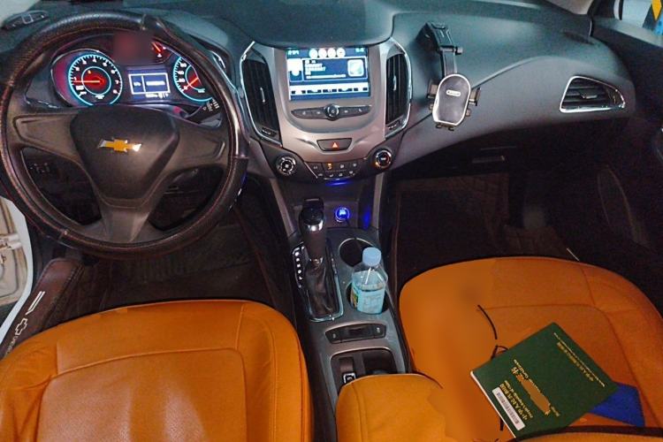 Used Chevrolet Cruze 2018 320 Automatic Pioneer Sunroof Edition Center Console