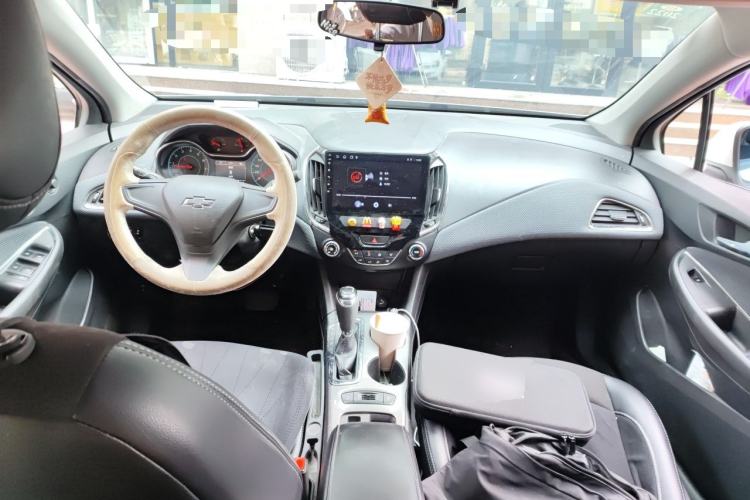 Used Chevrolet Cruze 2018 Hatchback 320 Automatic Pioneer Sunroof Edition Center Console