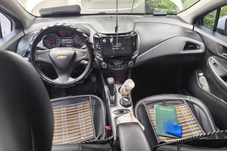 Used Chevrolet Cruze 2018 320 Automatic Pioneer Sunroof Edition Center Console