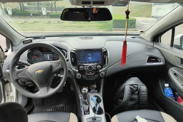 Used Chevrolet Cruze 2018 320 Automatic Pioneer Sunroof Edition Center Console
