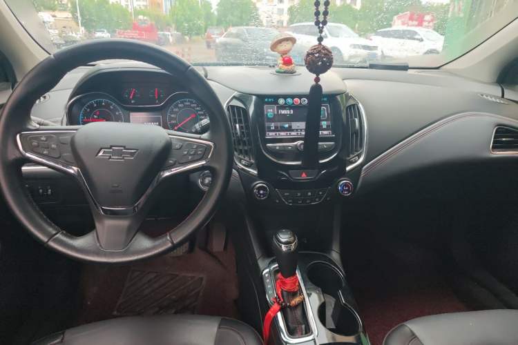 Used Chevrolet Cruze 2018 Redline 330T Dual-Clutch Flagship Edition Center Console