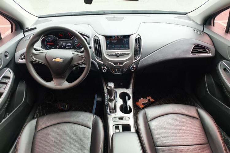 Used Chevrolet Cruze 2018 320 Automatic Pioneer Sunroof Edition Center Console