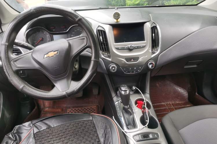 Used Chevrolet Cruze 2018 320 Automatic Pioneer Sunroof Edition Center Console