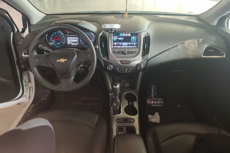 Used Chevrolet Cruze 2018 Hatchback 320 Automatic Pioneer Sunroof Edition Center Console