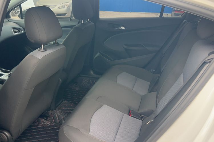 Used Chevrolet Cruze 2018 Redline 320 Automatic Pioneer Edition Center Console