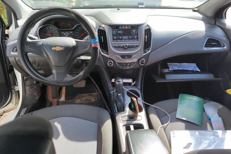 Used Chevrolet Cruze 2018 320 Automatic Pioneer Sunroof Edition Center Console