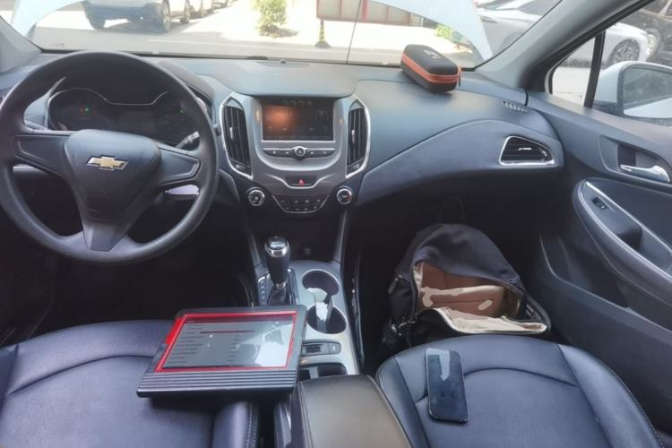 Used Chevrolet Cruze 2018 320 Automatic Pioneer Sunroof Edition Center Console