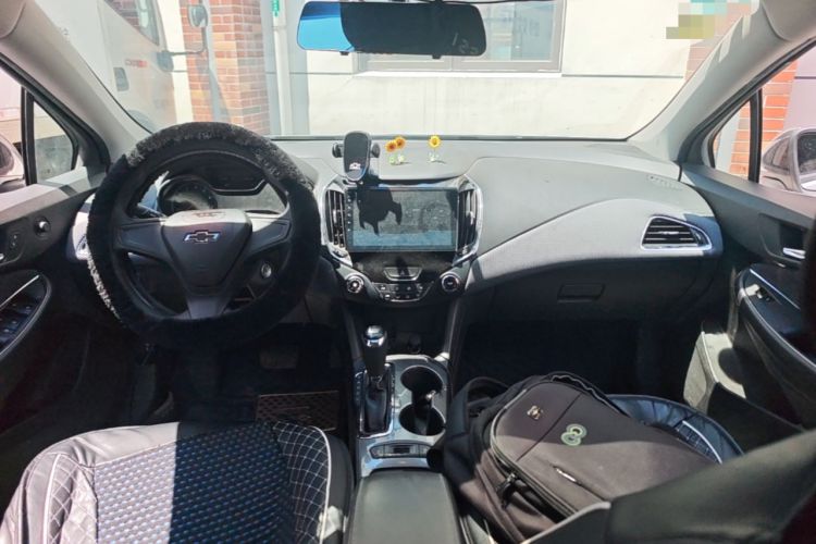 Used Chevrolet Cruze 2018 Redline 320 Automatic Pioneer Edition Center Console