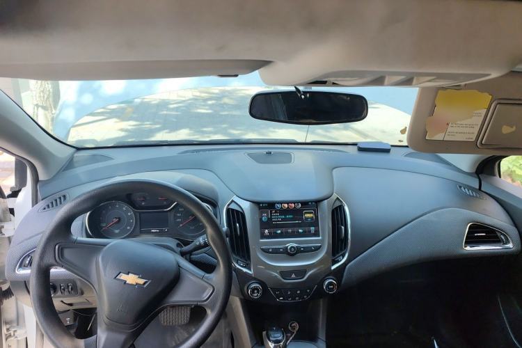 Used Chevrolet Cruze 2018 320 Automatic Pioneer Sunroof Edition Center Console