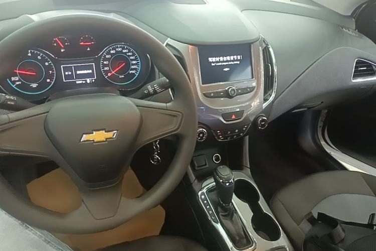 Used Chevrolet Cruze 2018 320 Automatic Pioneer Sunroof Edition Center Console