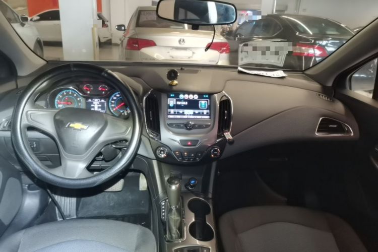 Used Chevrolet Cruze 2018 320 Automatic Pioneer Sunroof Edition Center Console