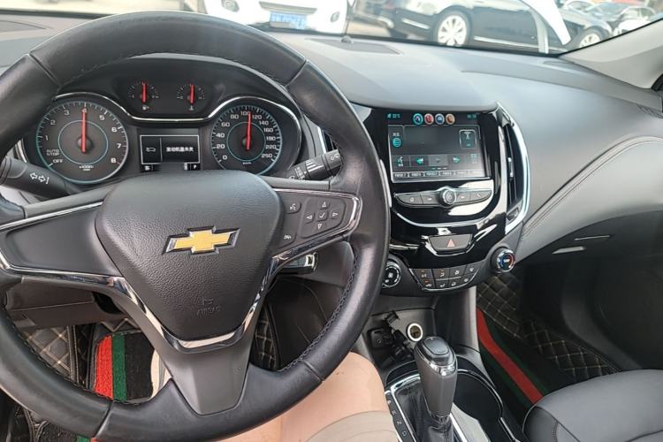 Used Chevrolet Cruze 2018 330T Dual-Clutch Xuanfeng Edition Center Console