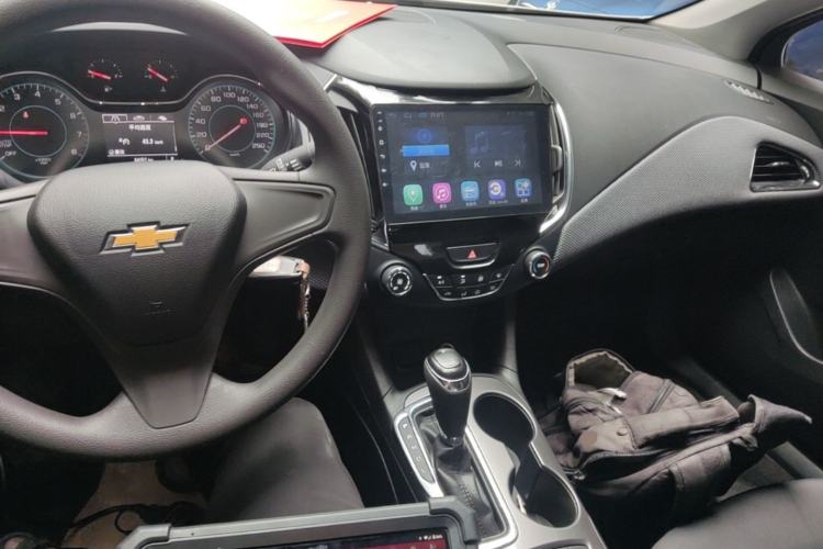 Used Chevrolet Cruze 2018 320 Automatic Pioneer Sunroof Edition Center Console