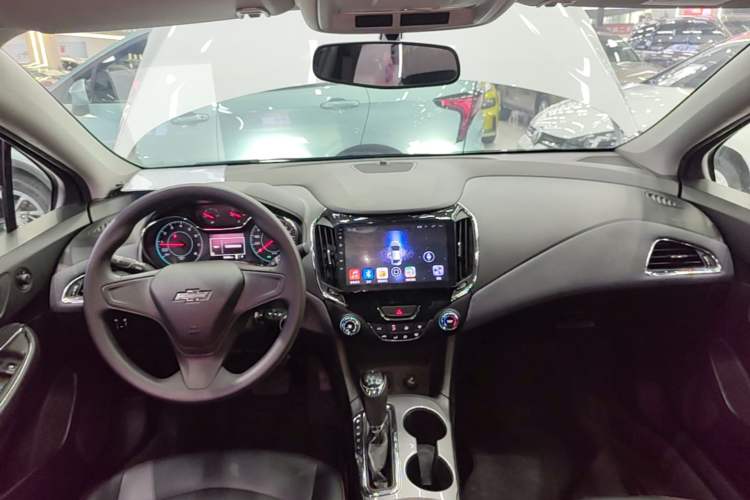 Used Chevrolet Cruze 2018 Redline 320 Automatic Pioneer Edition Center Console