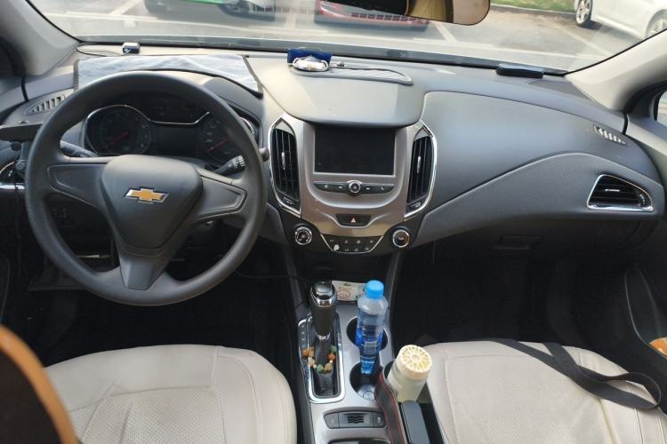 Used Chevrolet Cruze 2018 320 Automatic Pioneer Sunroof Edition Center Console