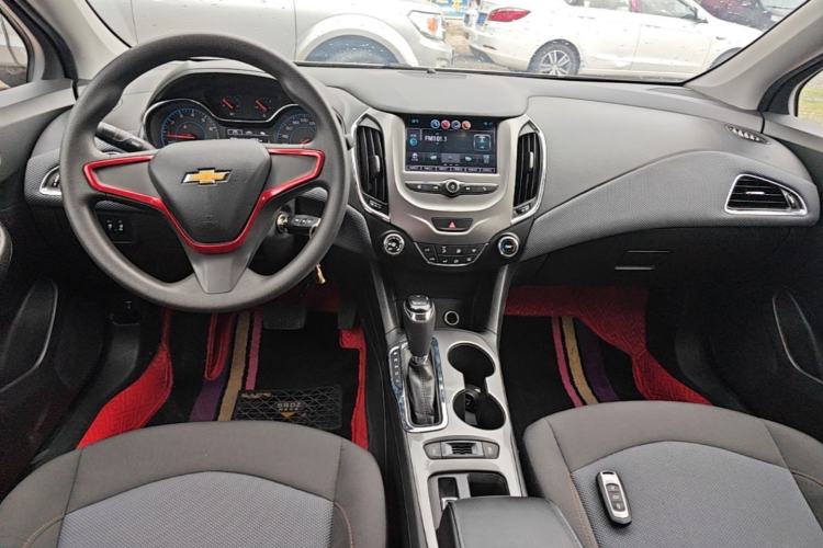 Used Chevrolet Cruze 2018 320 Automatic Pioneer Sunroof Edition Center Console