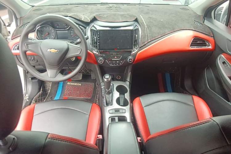 Used Chevrolet Cruze 2018 320 Automatic Pioneer Sunroof Edition Center Console