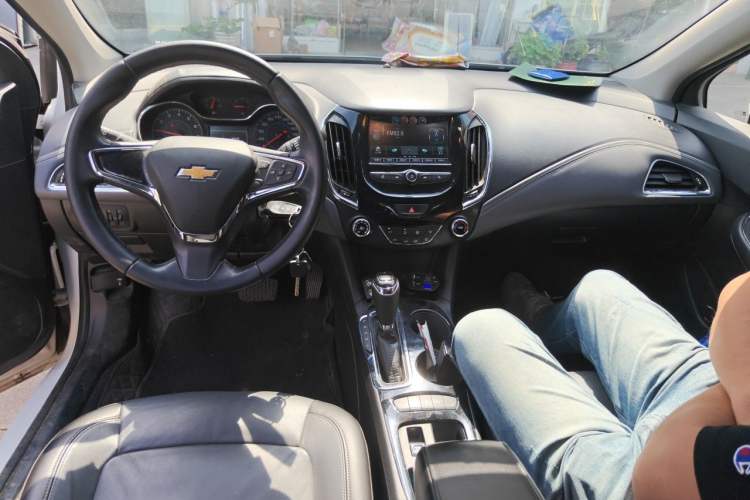 Used Chevrolet Cruze 2018 320 Automatic Xuanfeng Urban Edition Center Console