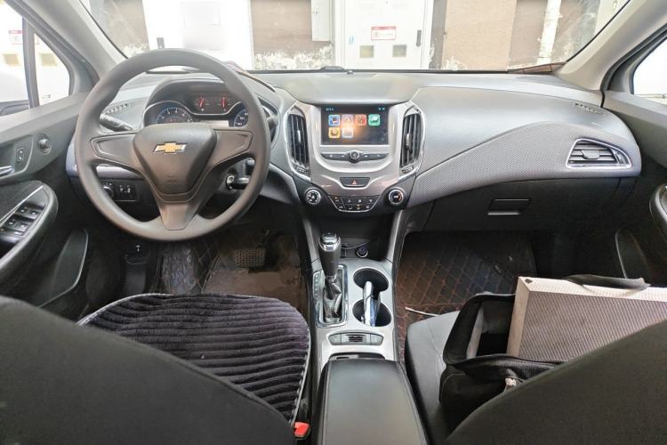 Used Chevrolet Cruze 2018 Revised Version 320 Automatic Pioneer Edition Center Console