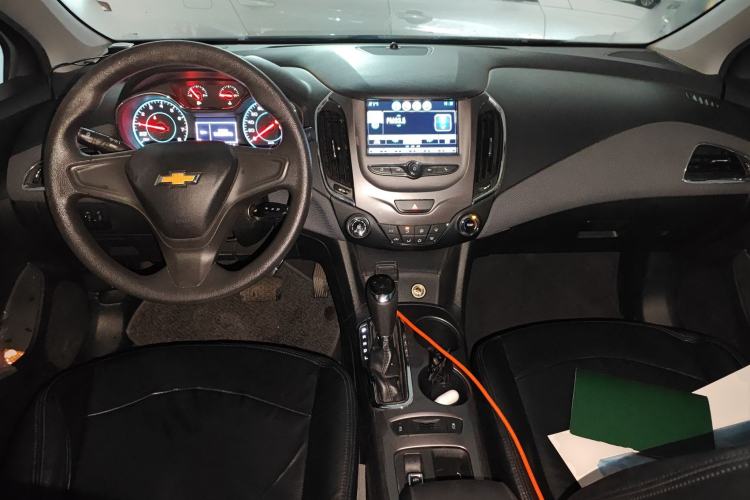 Used Chevrolet Cruze 2018 320 Automatic Pioneer Sunroof Edition Center Console