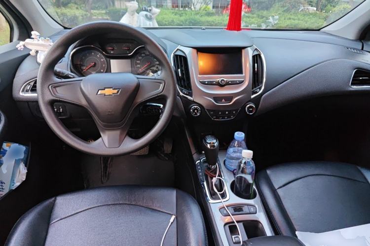 Used Chevrolet Cruze 2018 Hatchback 320 Automatic Pioneer Sunroof Edition Center Console