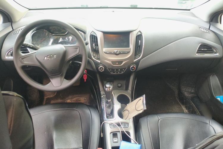 Used Chevrolet Cruze 2018 Redline 320 Automatic Pioneer Edition Center Console