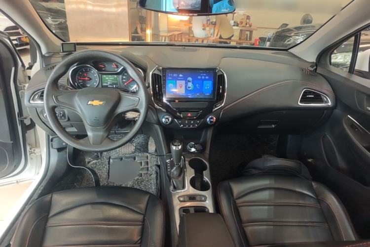 Used Chevrolet Cruze 2018 320 Automatic Pioneer Sunroof Edition Center Console