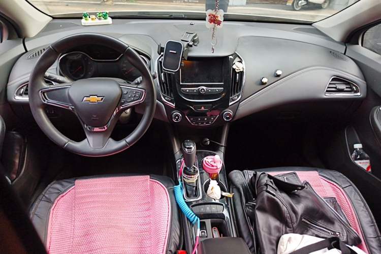 Used Chevrolet Cruze 2018 330T Dual-Clutch Xuanfeng Edition Center Console