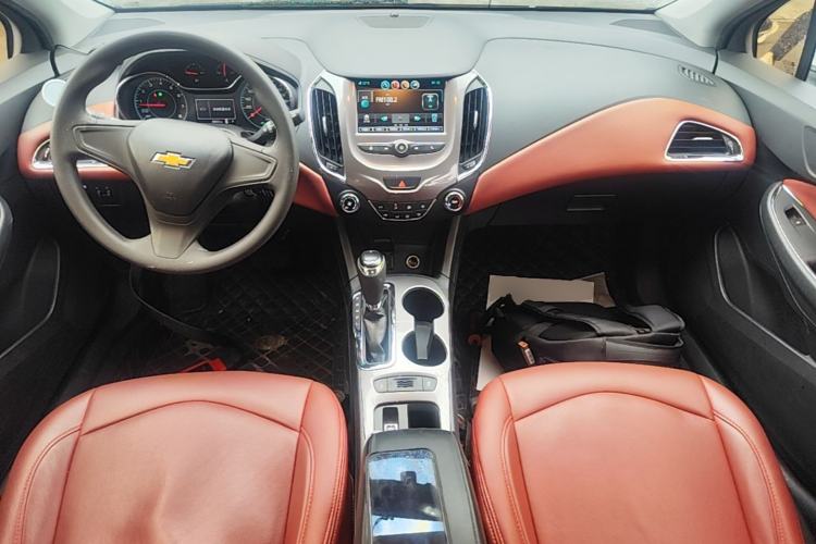 Used Chevrolet Cruze 2018 Hatchback 320 Automatic Pioneer Sunroof Edition Center Console
