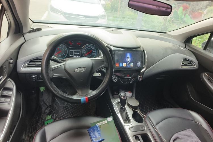 Used Chevrolet Cruze 2018 Redline 320 Automatic Pioneer Edition Center Console