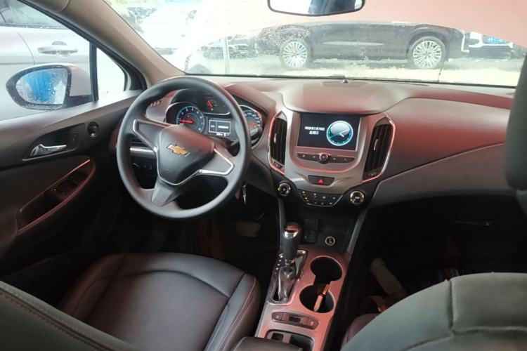 Used Chevrolet Cruze 2018 320 Automatic Pioneer Sunroof Edition Center Console
