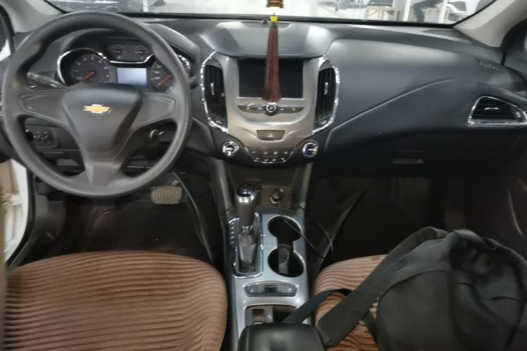Used Chevrolet Cruze 2018 320 Automatic Pioneer Sunroof Edition Center Console