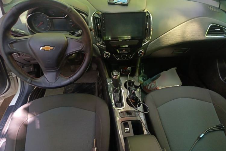 Used Chevrolet Cruze 2018 320 Automatic Pioneer Sunroof Edition Center Console