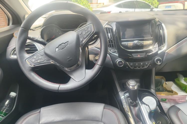 Used Chevrolet Cruze 2018 Redline 330T Dual-Clutch Flagship Edition Center Console