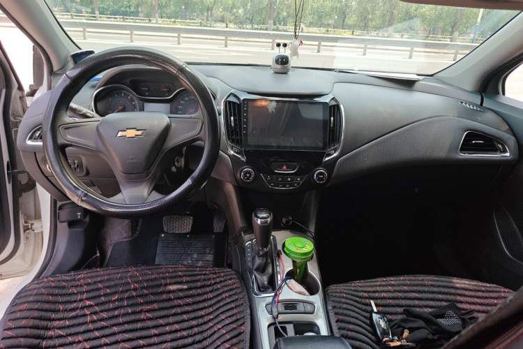 Used Chevrolet Cruze 2018 320 Automatic Pioneer Sunroof Edition Center Console