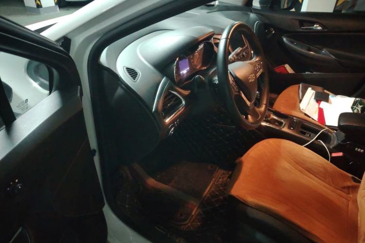 Used Chevrolet Cruze 2018 Redline 320 Automatic Pioneer Edition Driver Seat