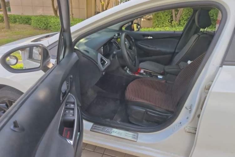 Used Chevrolet Cruze 2018 Redline 320 Automatic Pioneer Edition Driver Seat