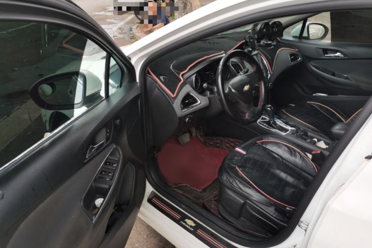 Used Chevrolet Cruze 2018 320 Automatic Pioneer Sunroof Edition Driver Seat